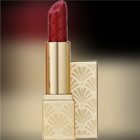 Estée Lauder limited edition red velvet lipstick NWOT - Picture 1 of 7